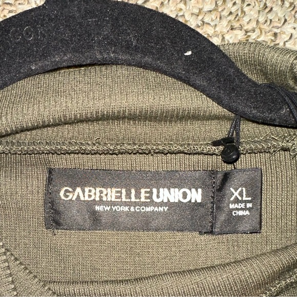 New York & Company “GABRIELLE UNION” Cropped Sweater - Picture 3 of 6